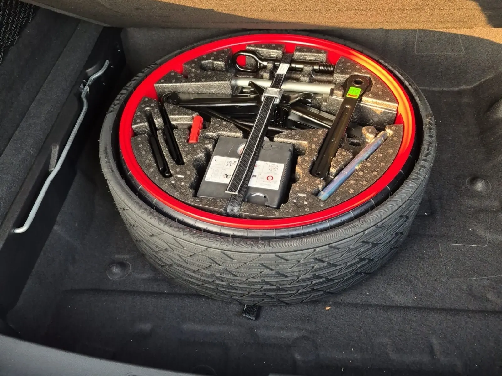 Spare Tire & Wheel Photo