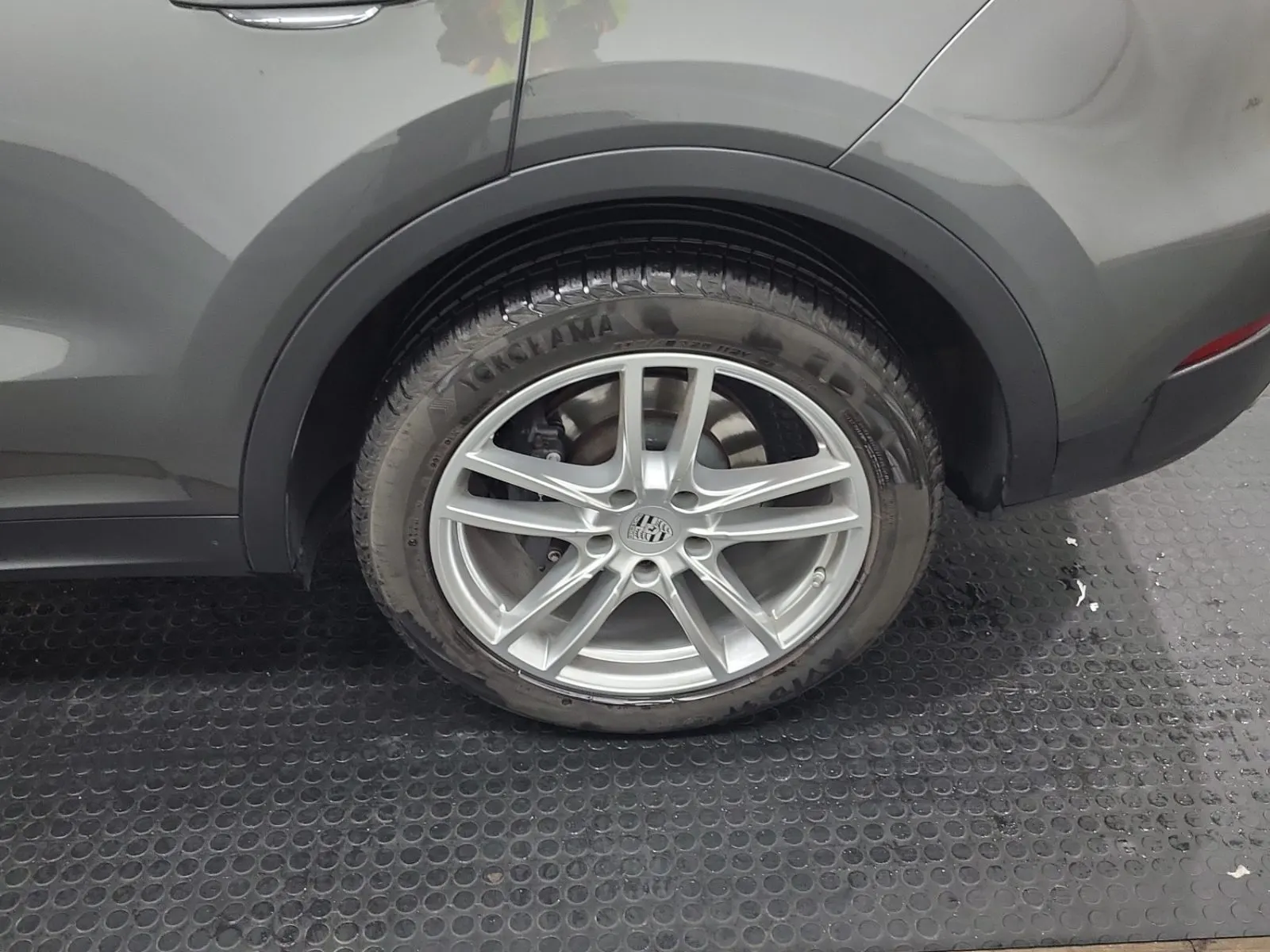 Left Rear Wheel/Tire Photo