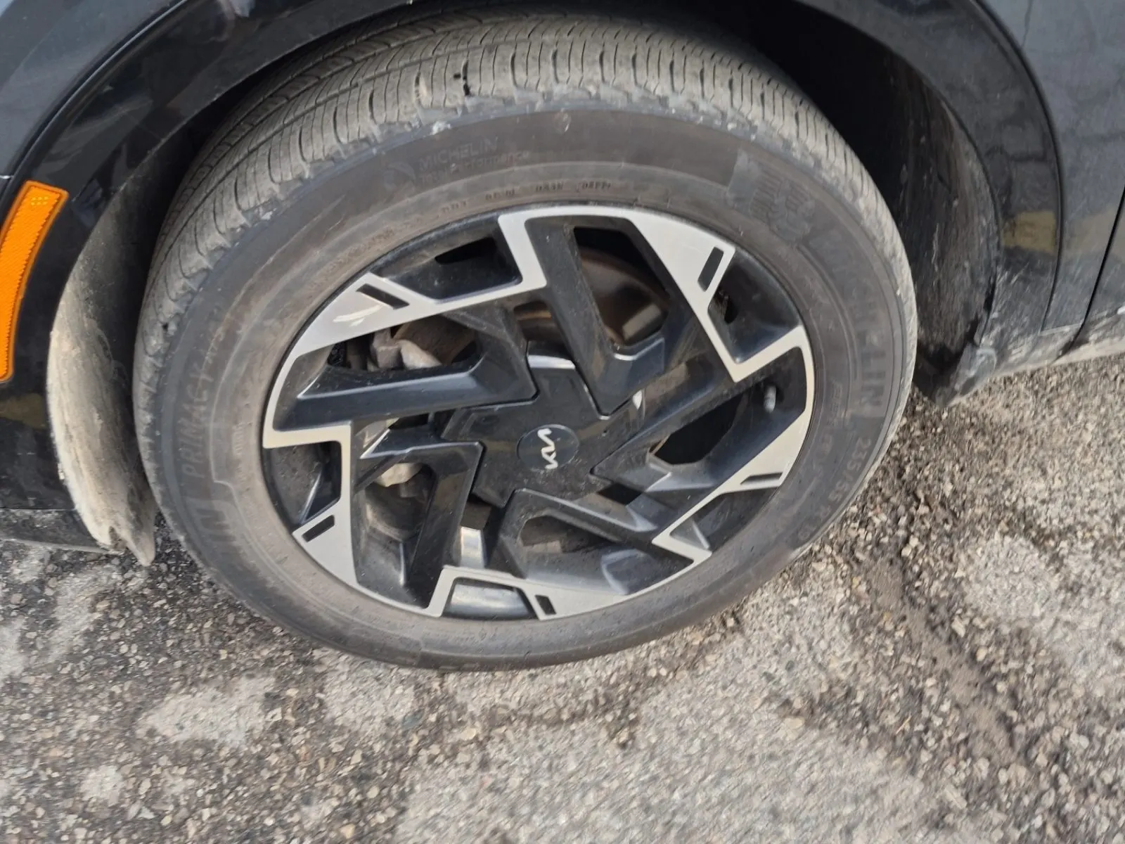 Front driver wheel/tire photo