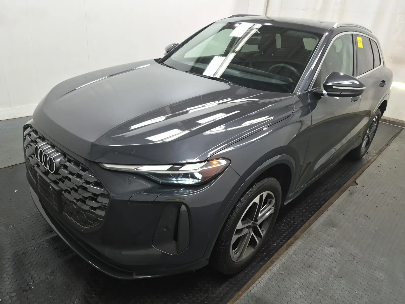 3/4 Front (Main image)