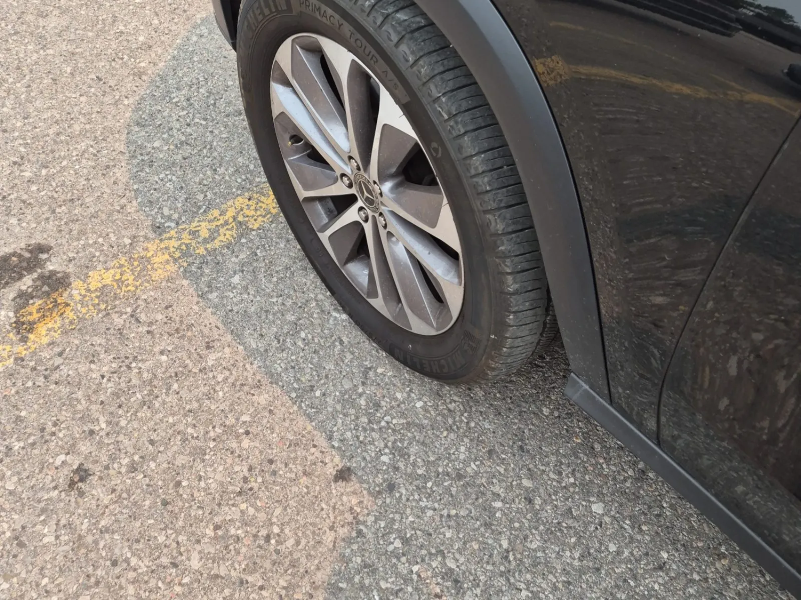 Front driver wheel/tire photo