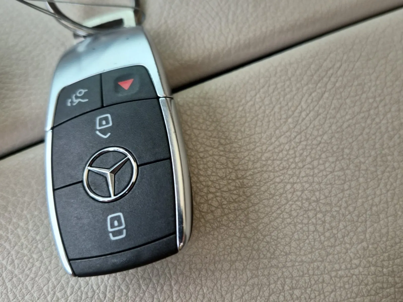 Keys/Fobs/Manual Photo
