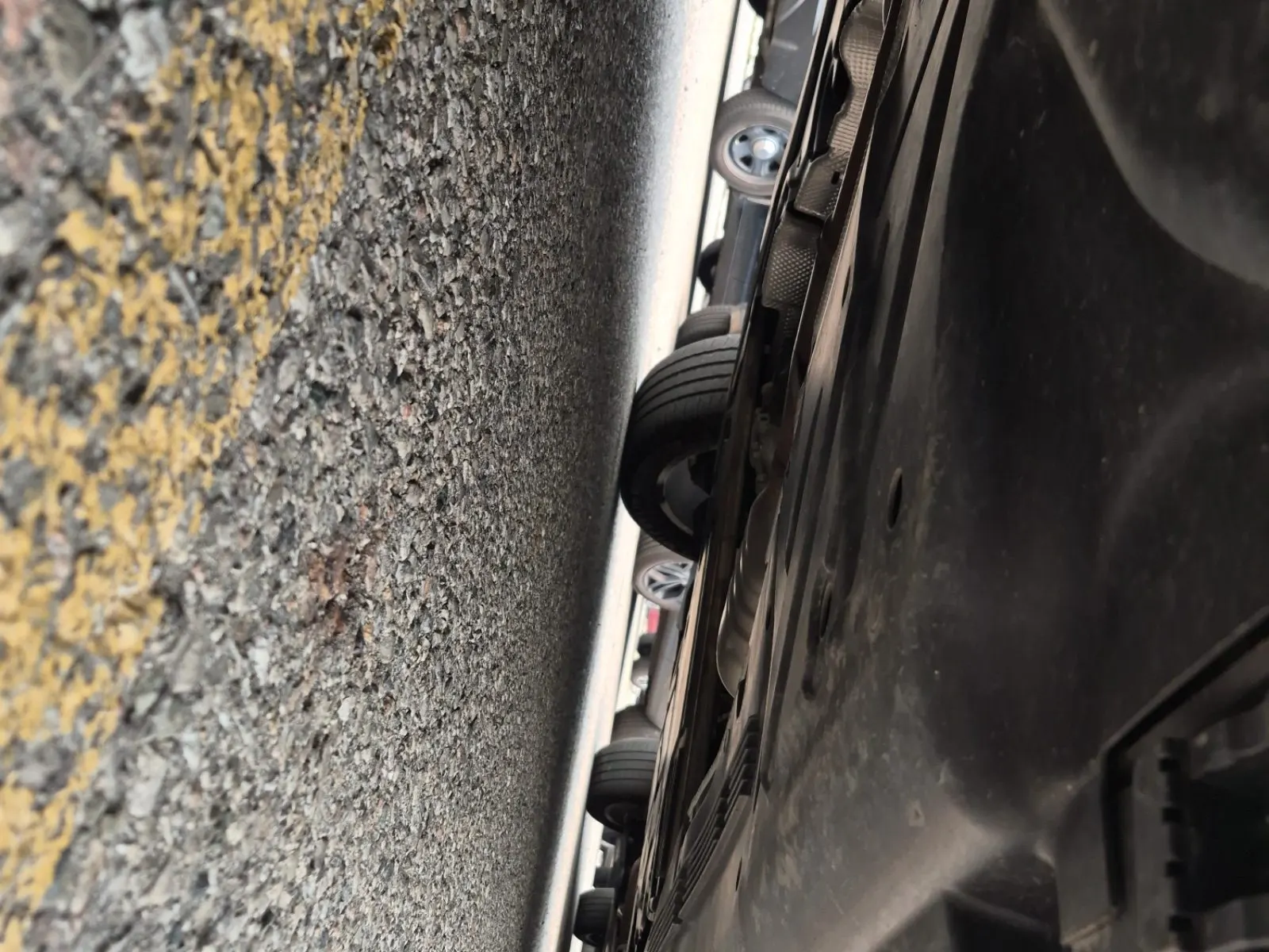 Undercarriage - Passenger Photo