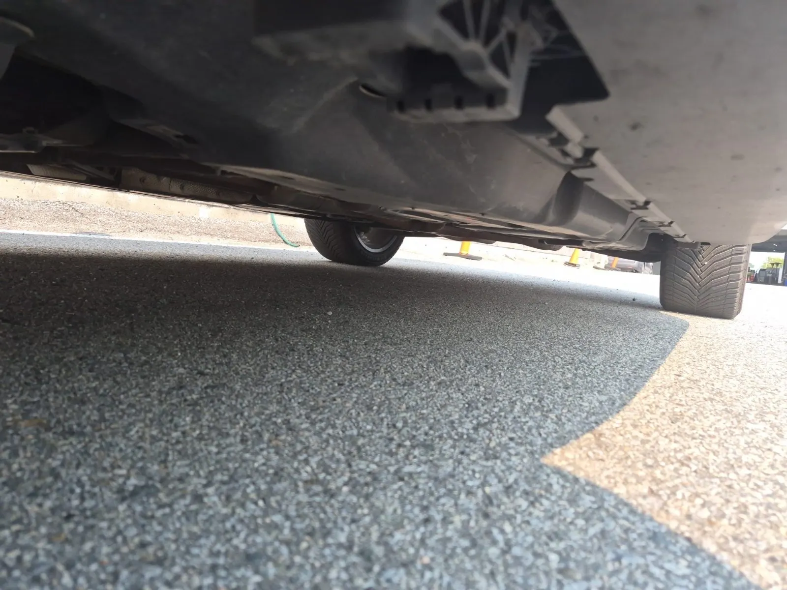 Undercarriage - Driver Photo