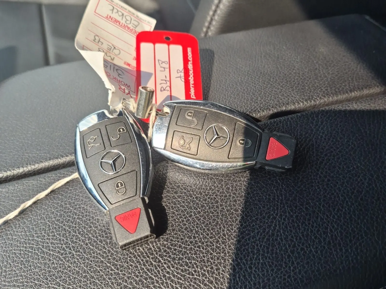 Keys/Fobs/Manual Photo
