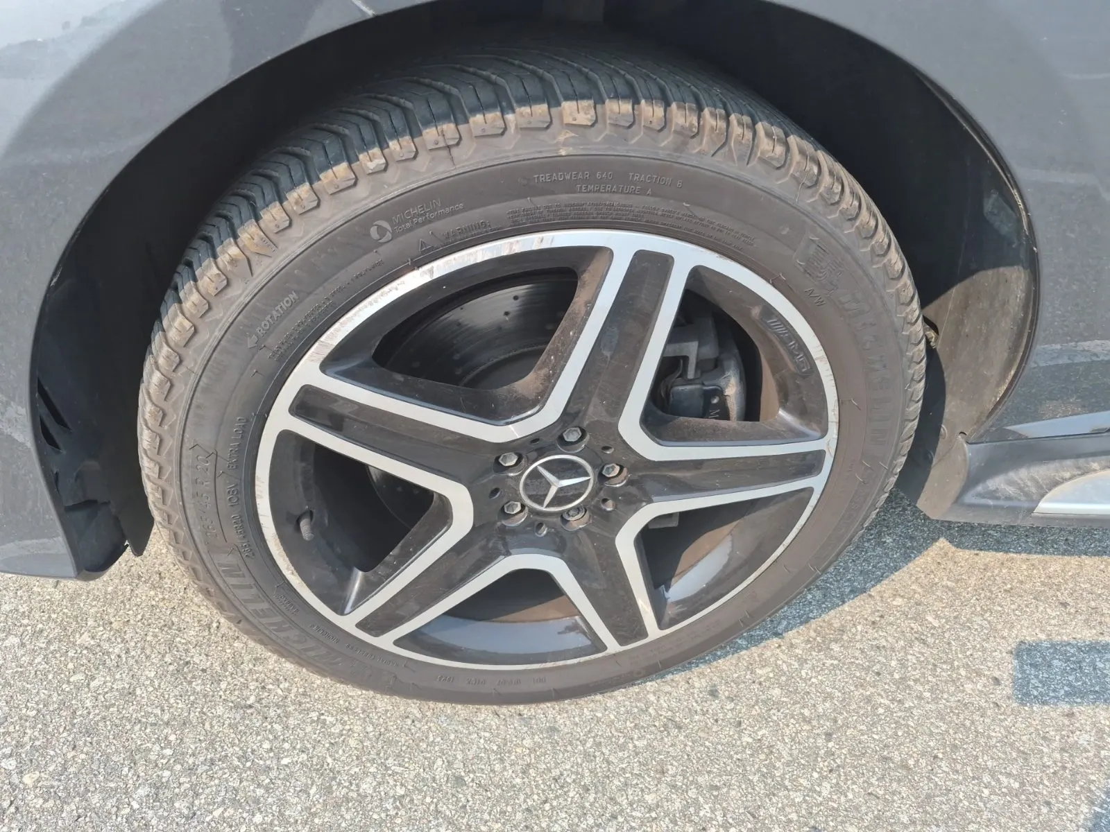 Front driver wheel/tire photo