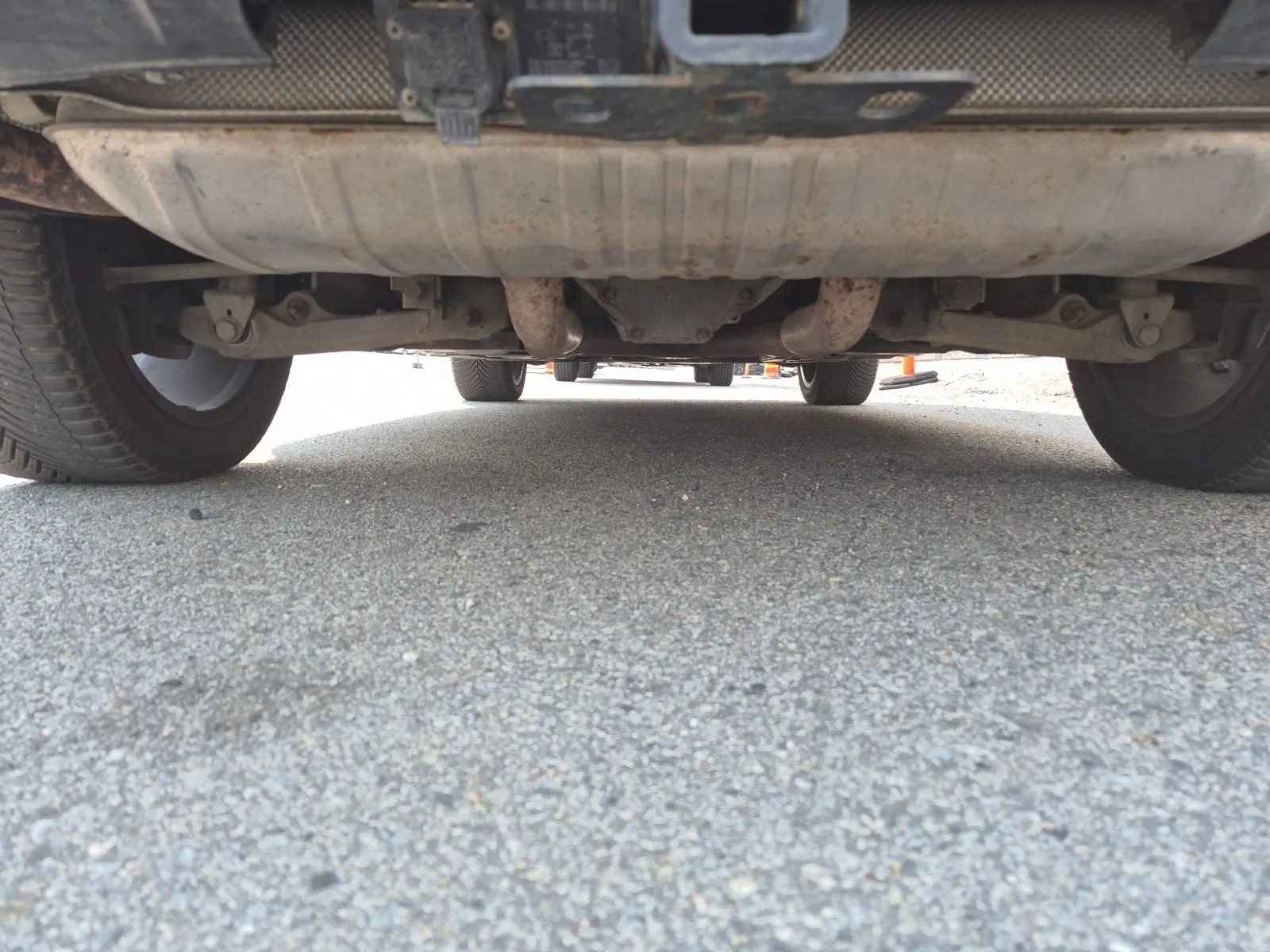Undercarriage - Rear Photo