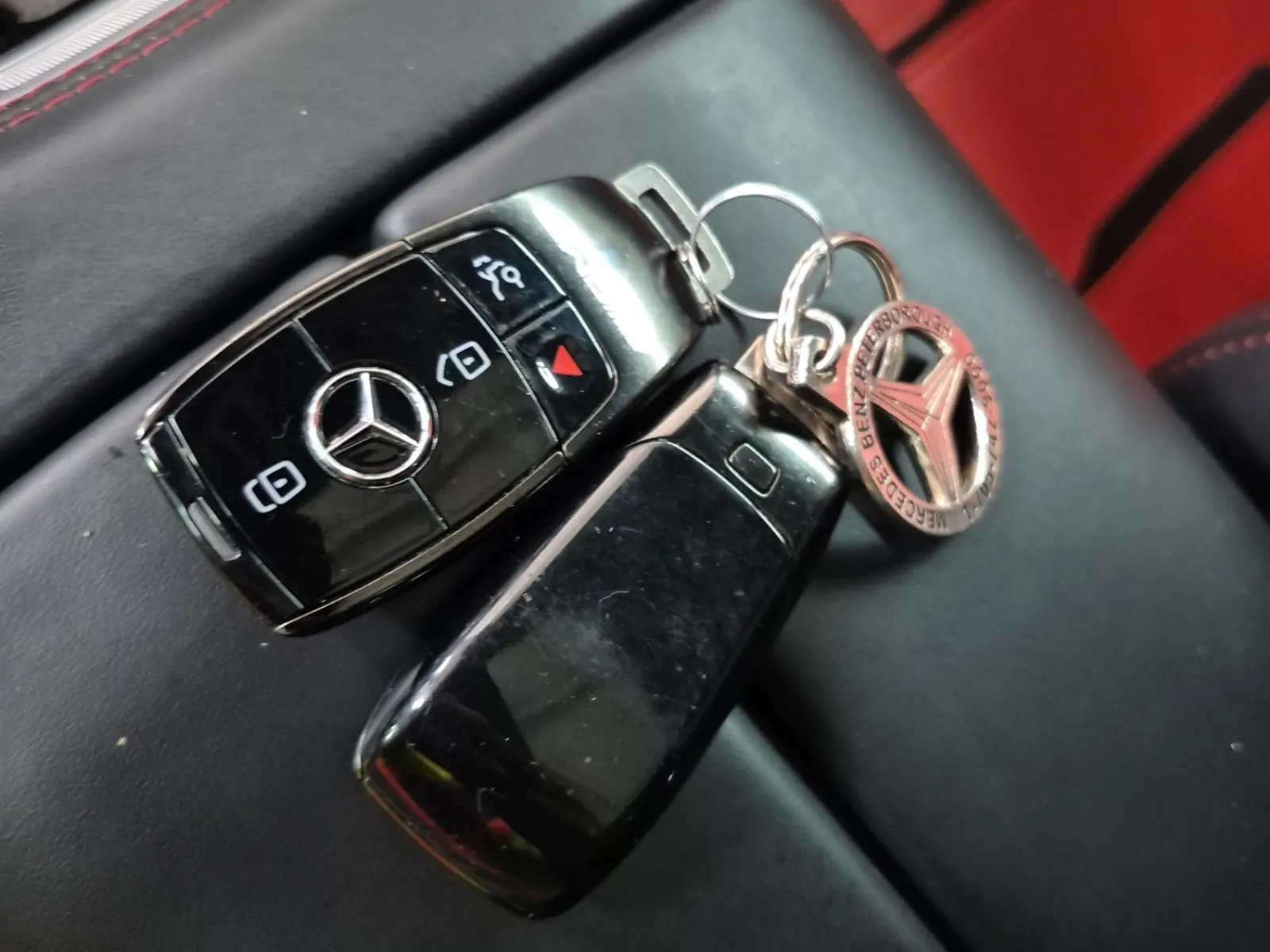Keys/Fobs/Manual Photo