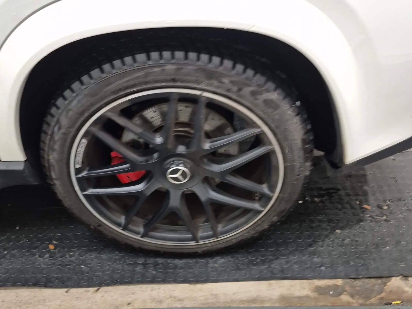 Left Rear Wheel/Tire Photo