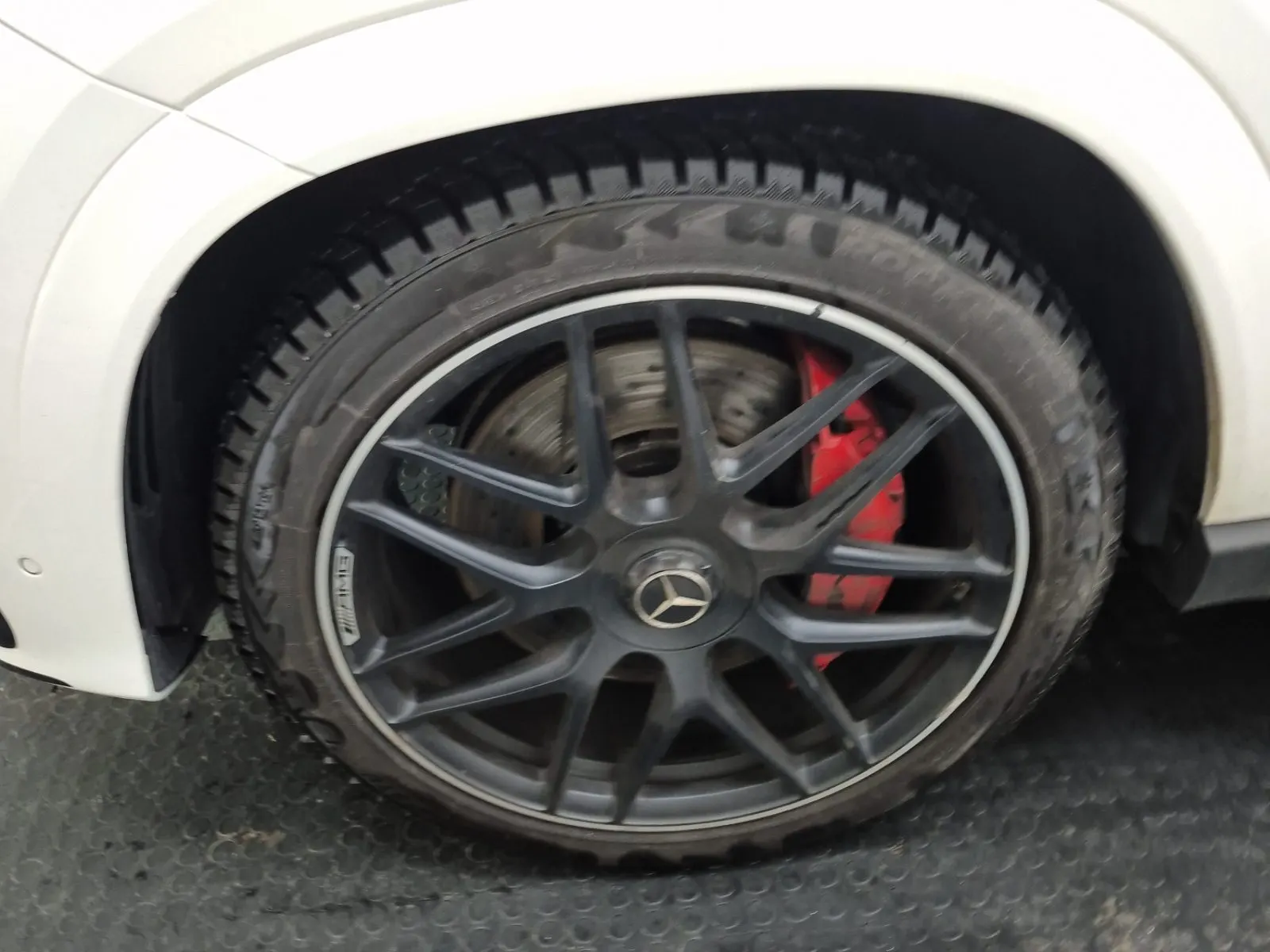 Front driver wheel/tire photo