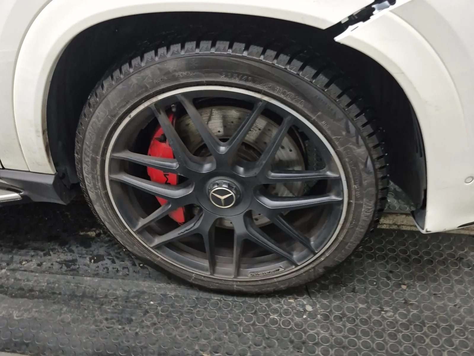 Right Front Wheel/Tire Photo