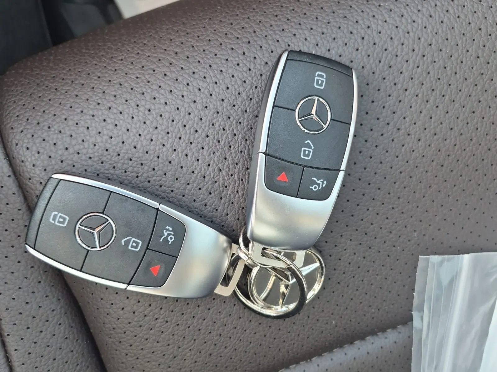Keys/Fobs/Manual Photo