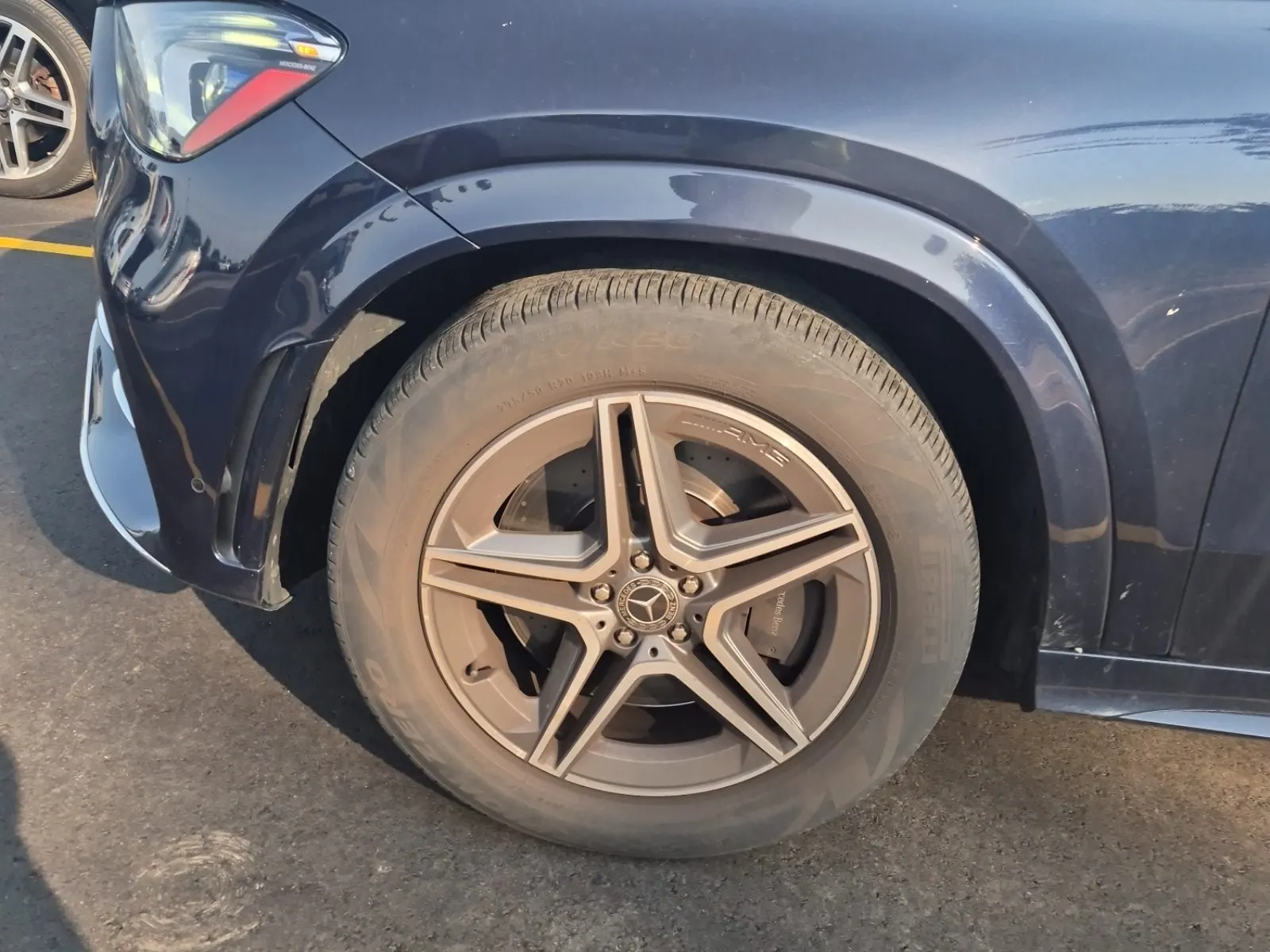Front driver wheel/tire photo
