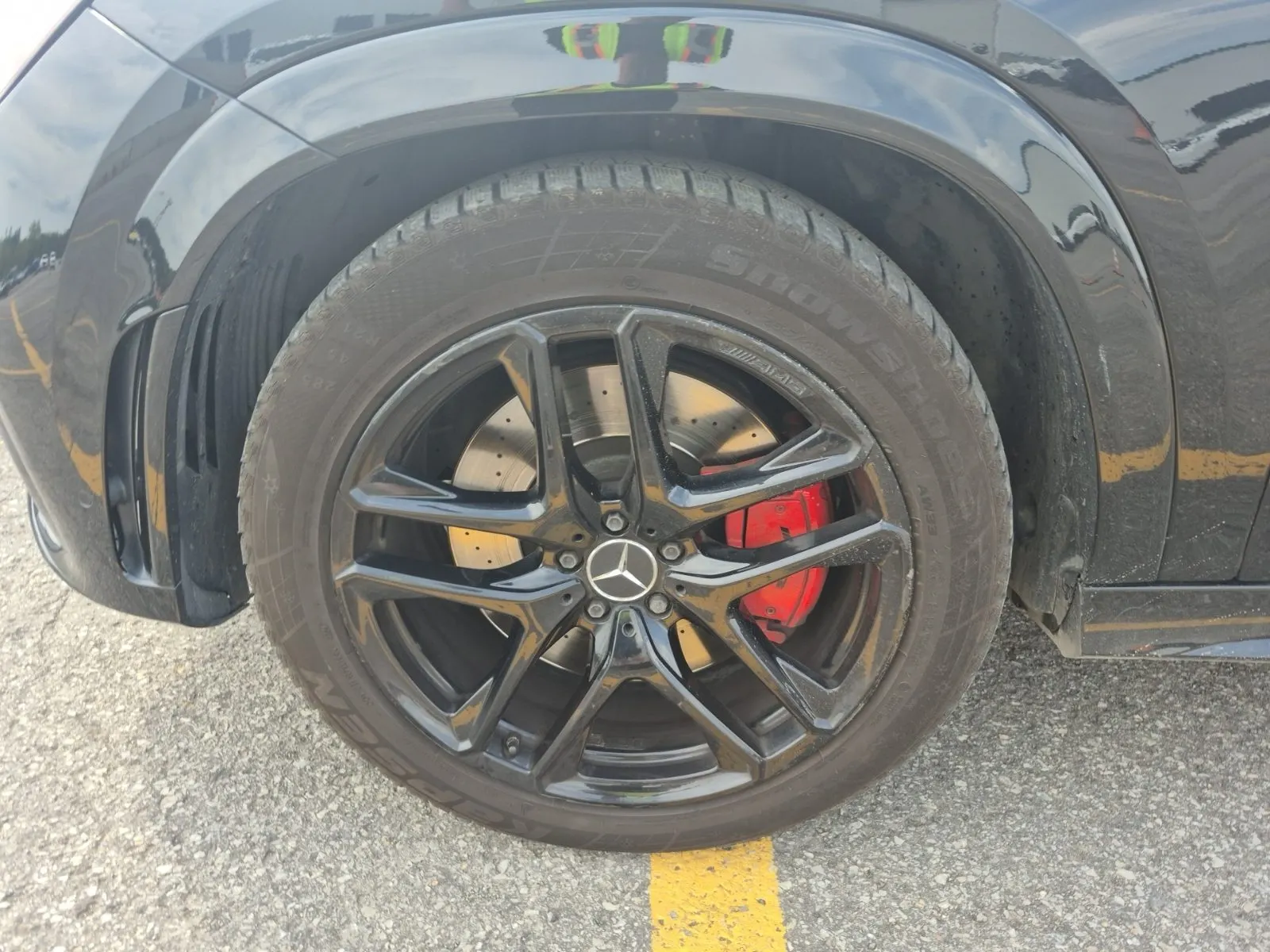 Front driver wheel/tire photo