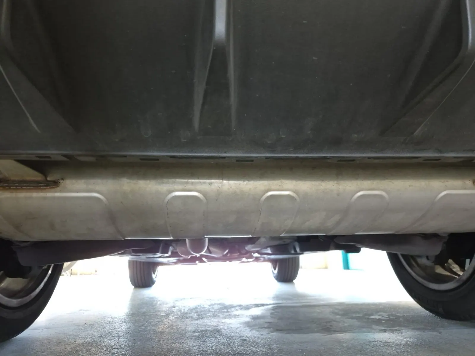 Undercarriage - Rear Photo