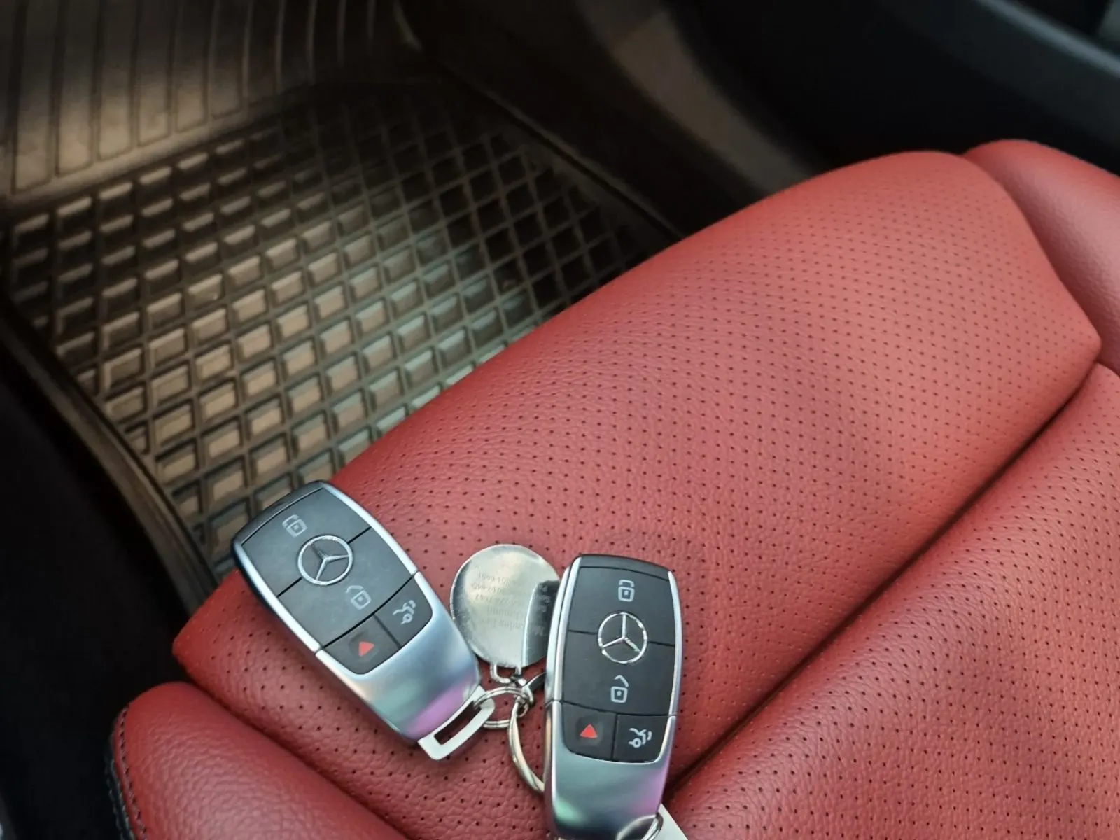 Keys/Fobs/Manual Photo