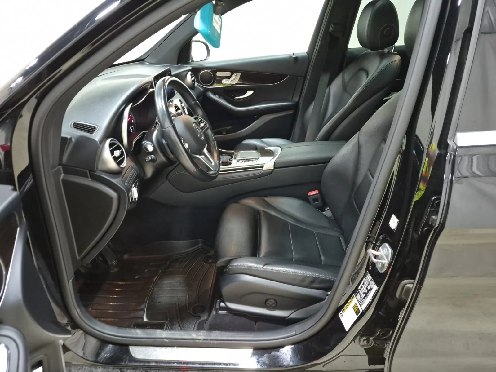 Front Interior Photo