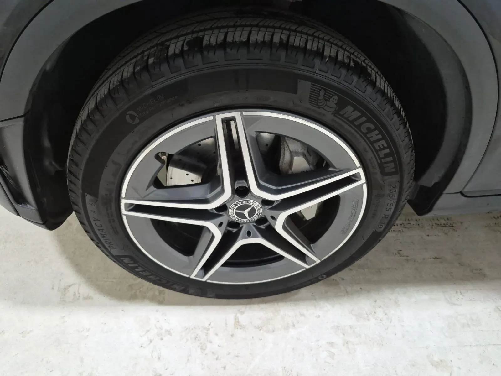 Front driver wheel/tire photo