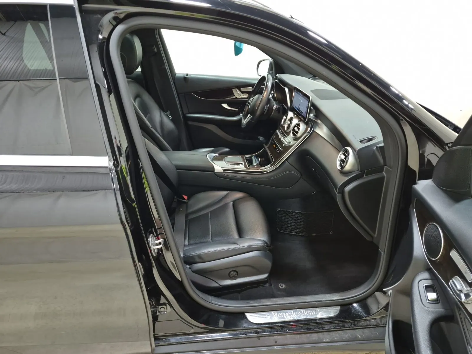 Right Side Interior Photo