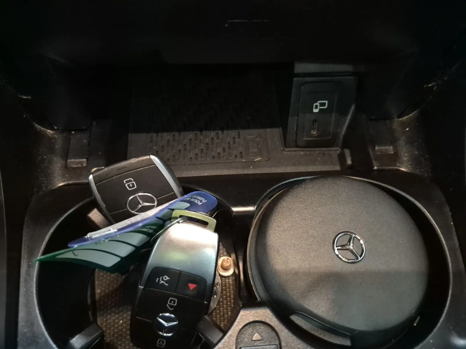 Keys/Fobs/Manual Photo