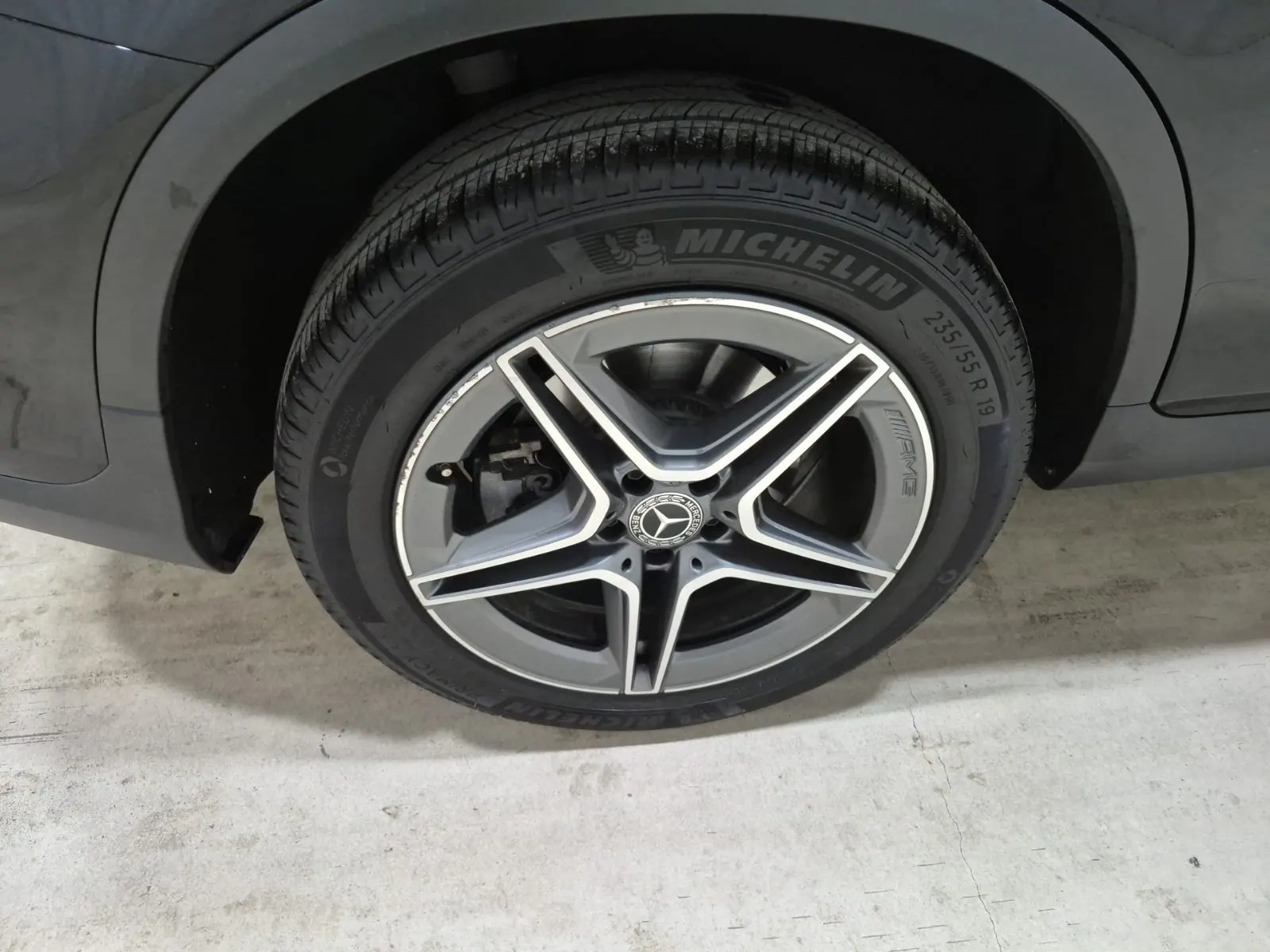 Right Rear Wheel/Tire Photo