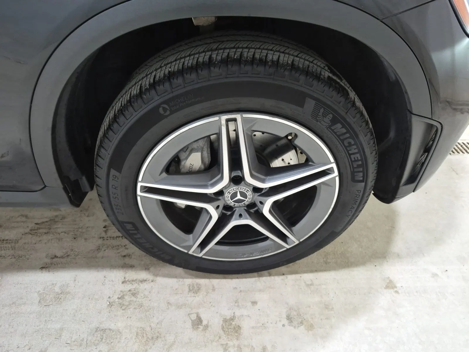 Right Front Wheel/Tire Photo