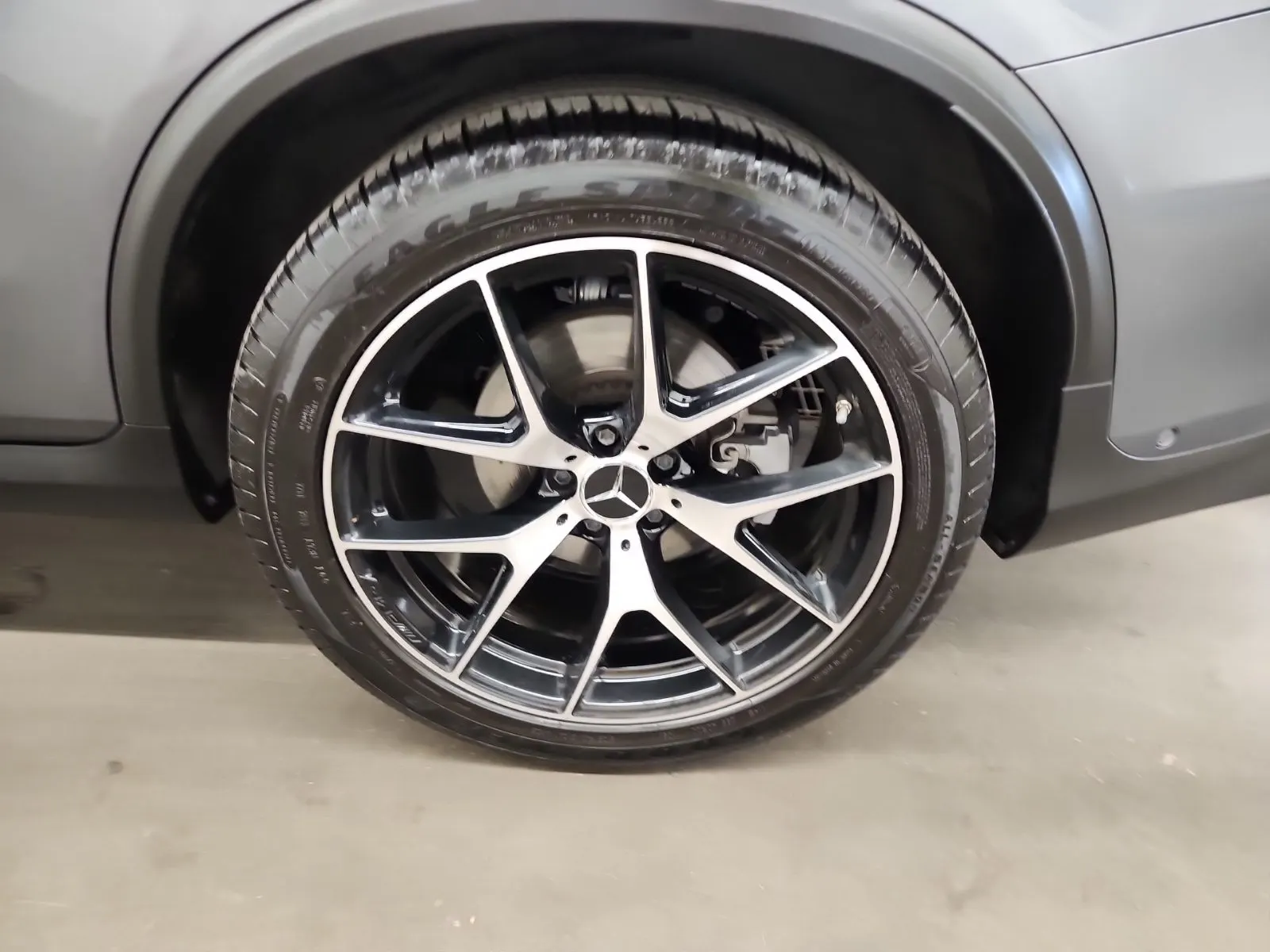 Left Rear Wheel/Tire Photo