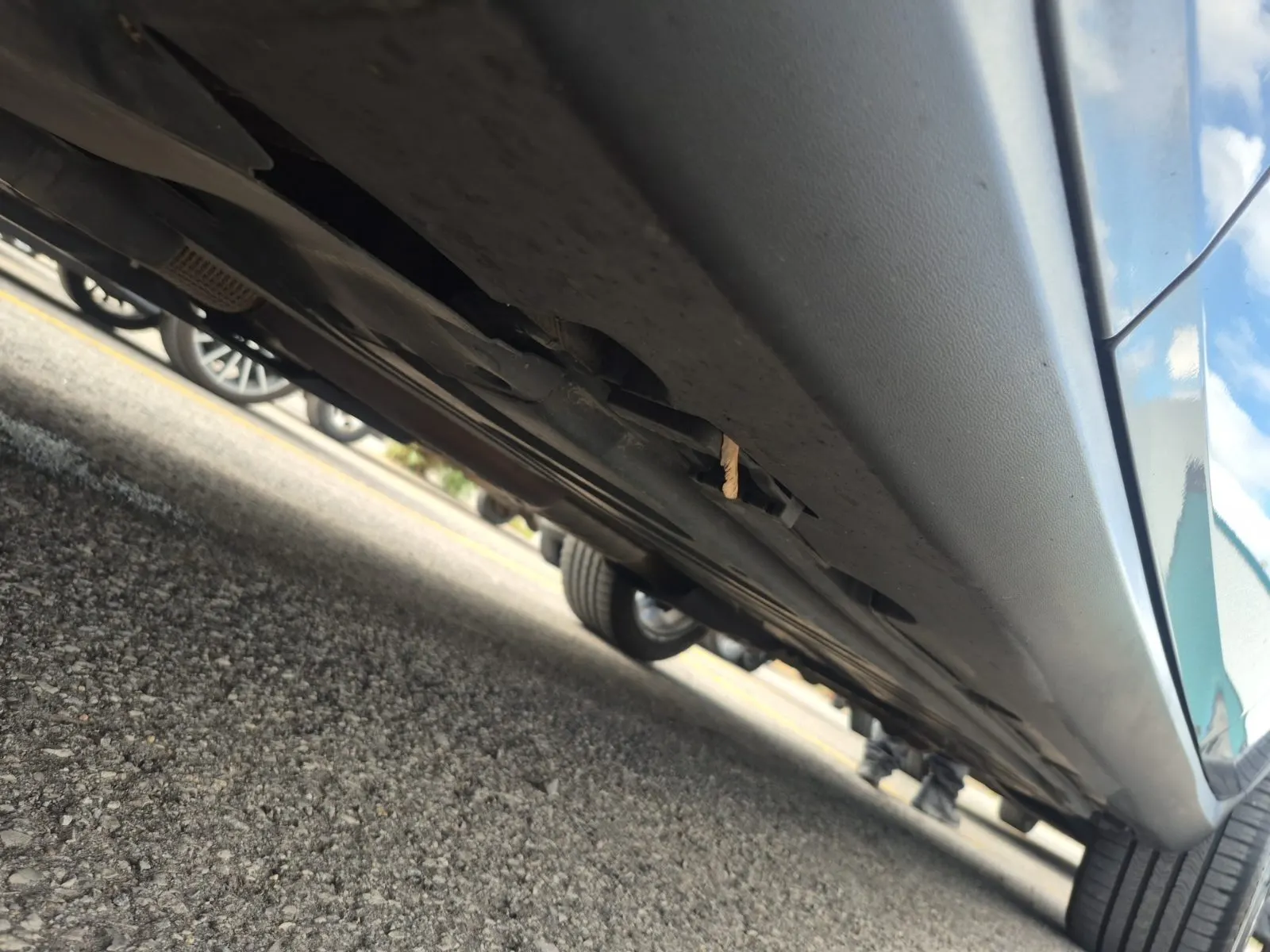 Undercarriage - Driver Photo