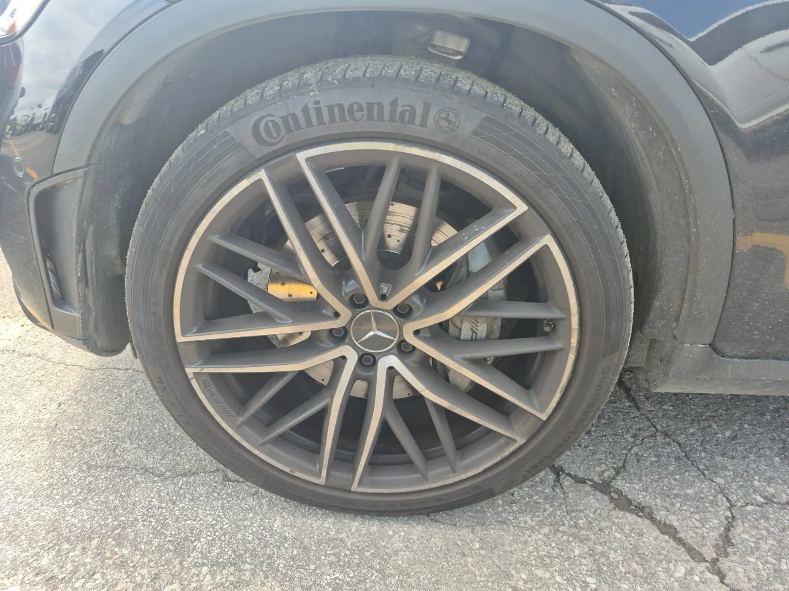 Front driver wheel/tire photo