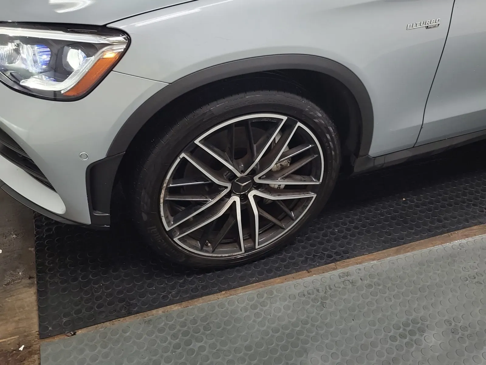 Front driver wheel/tire photo