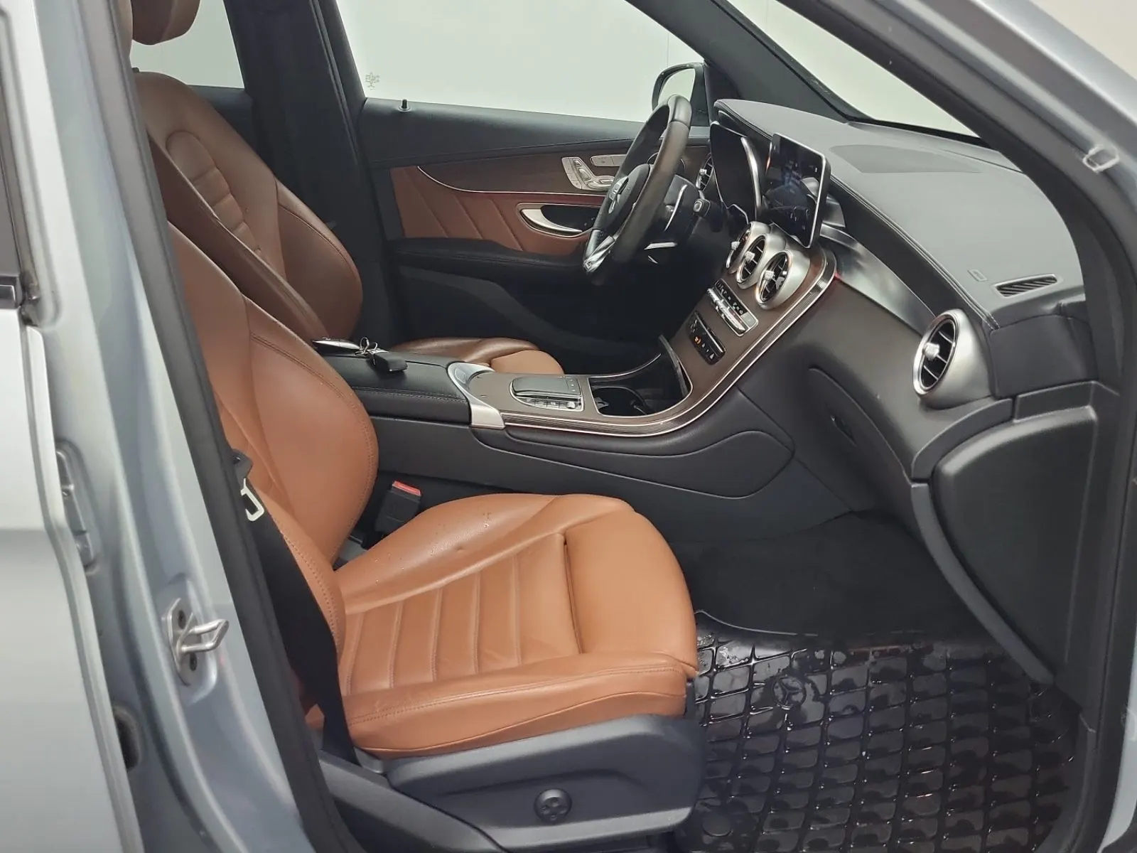 Right Side Interior Photo
