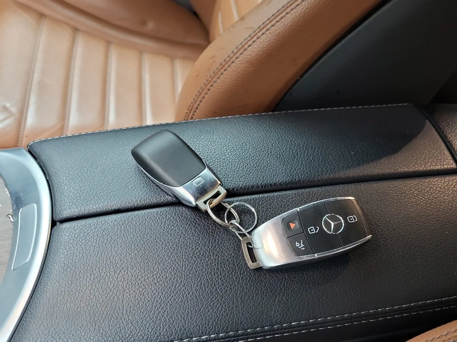 Keys/Fobs/Manual Photo