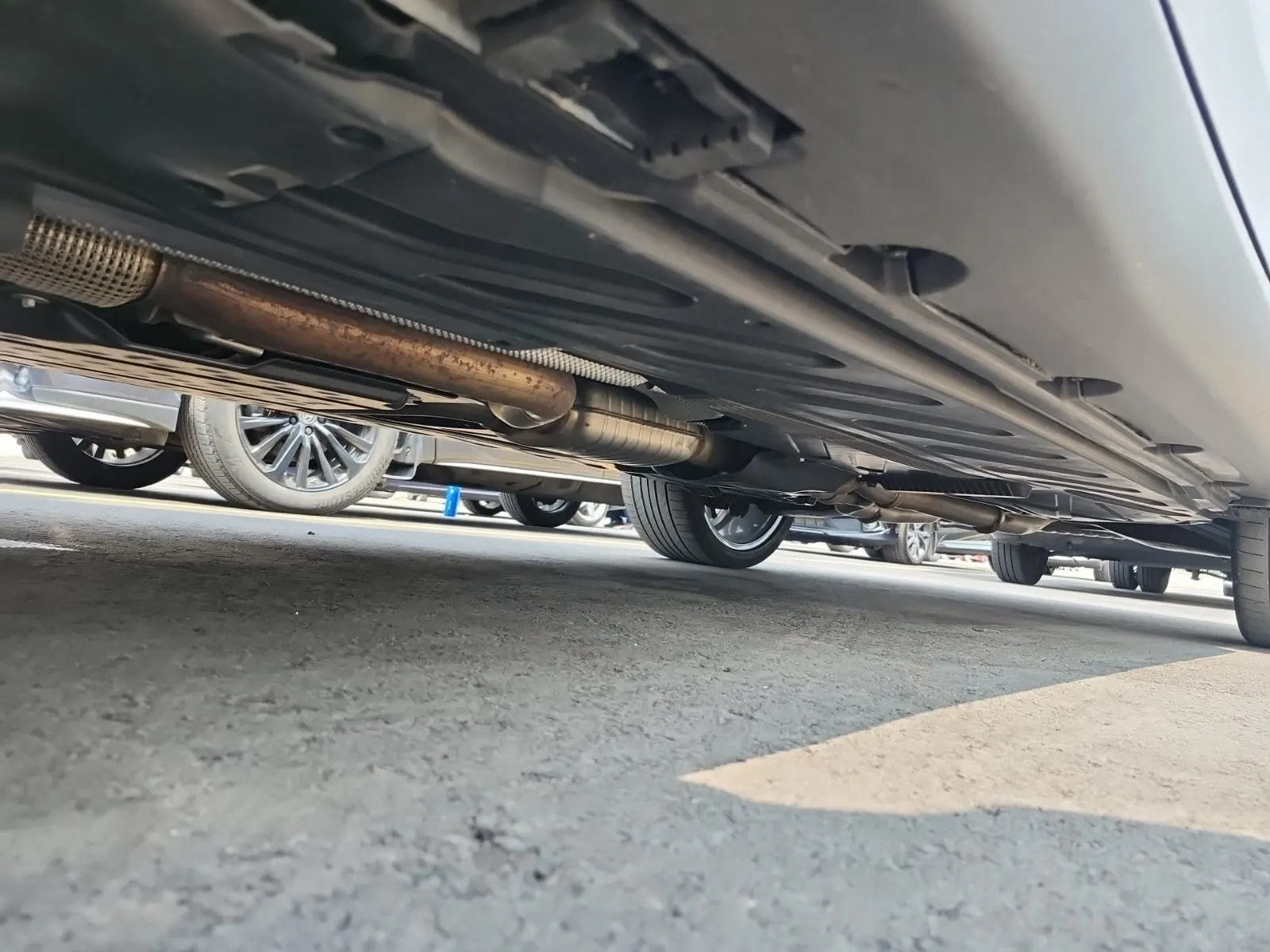 Undercarriage - Driver Photo