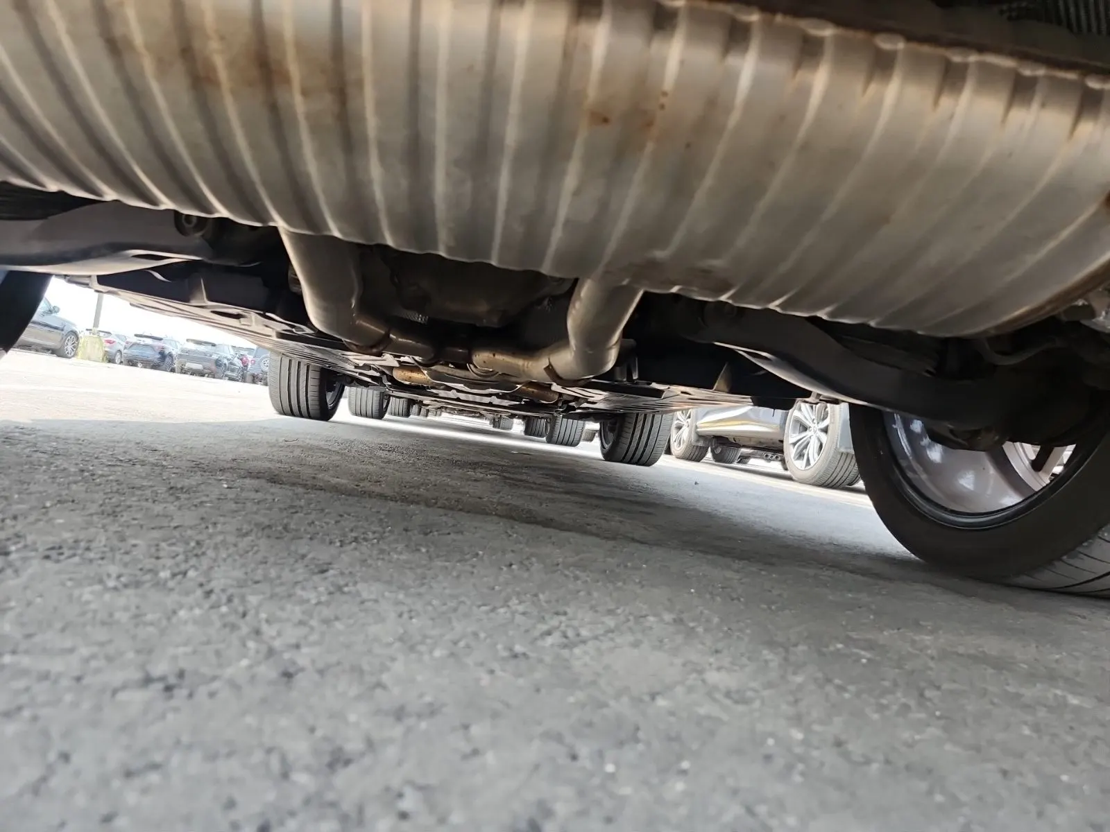Undercarriage - Rear Photo