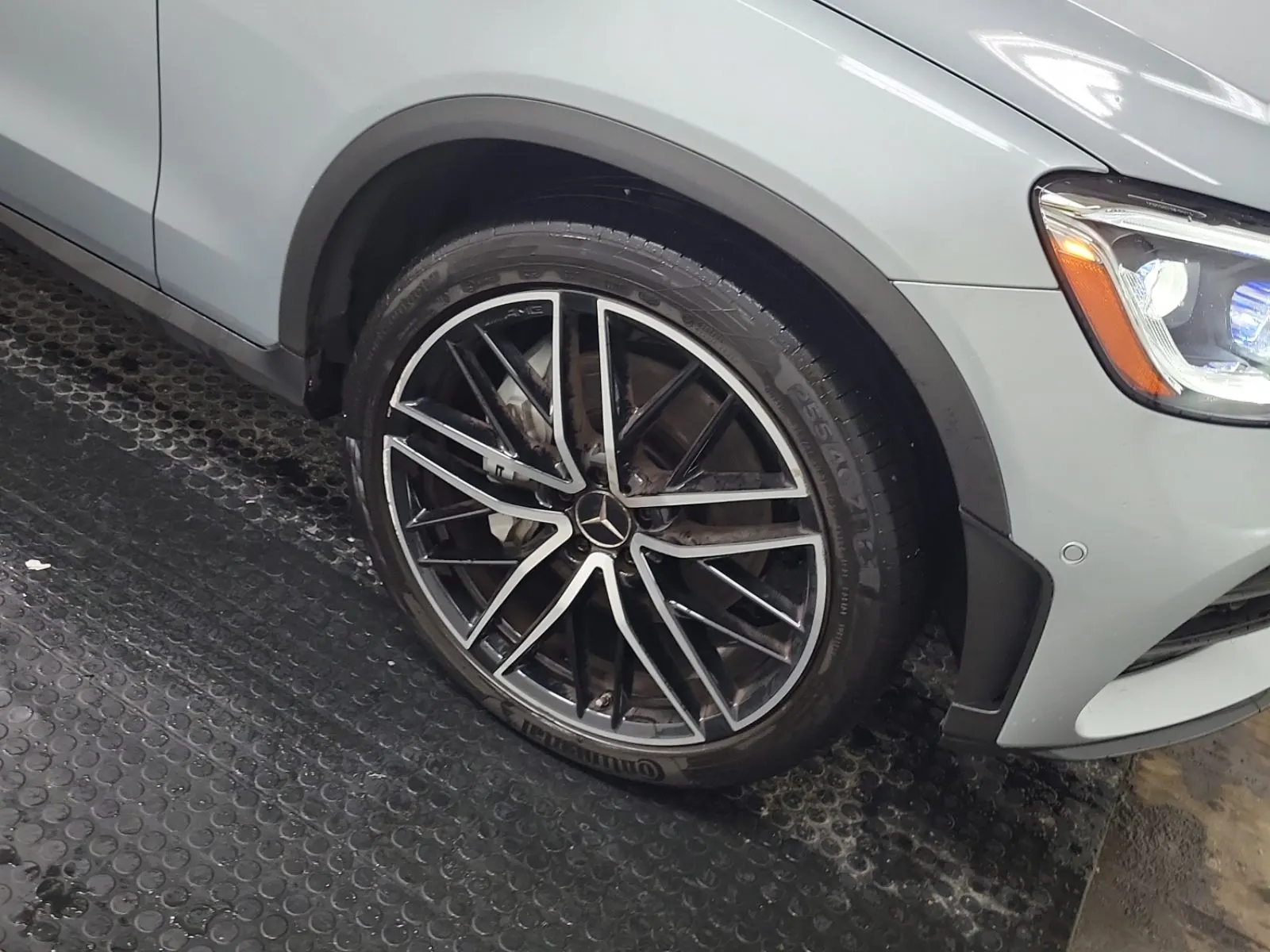 Right Front Wheel/Tire Photo