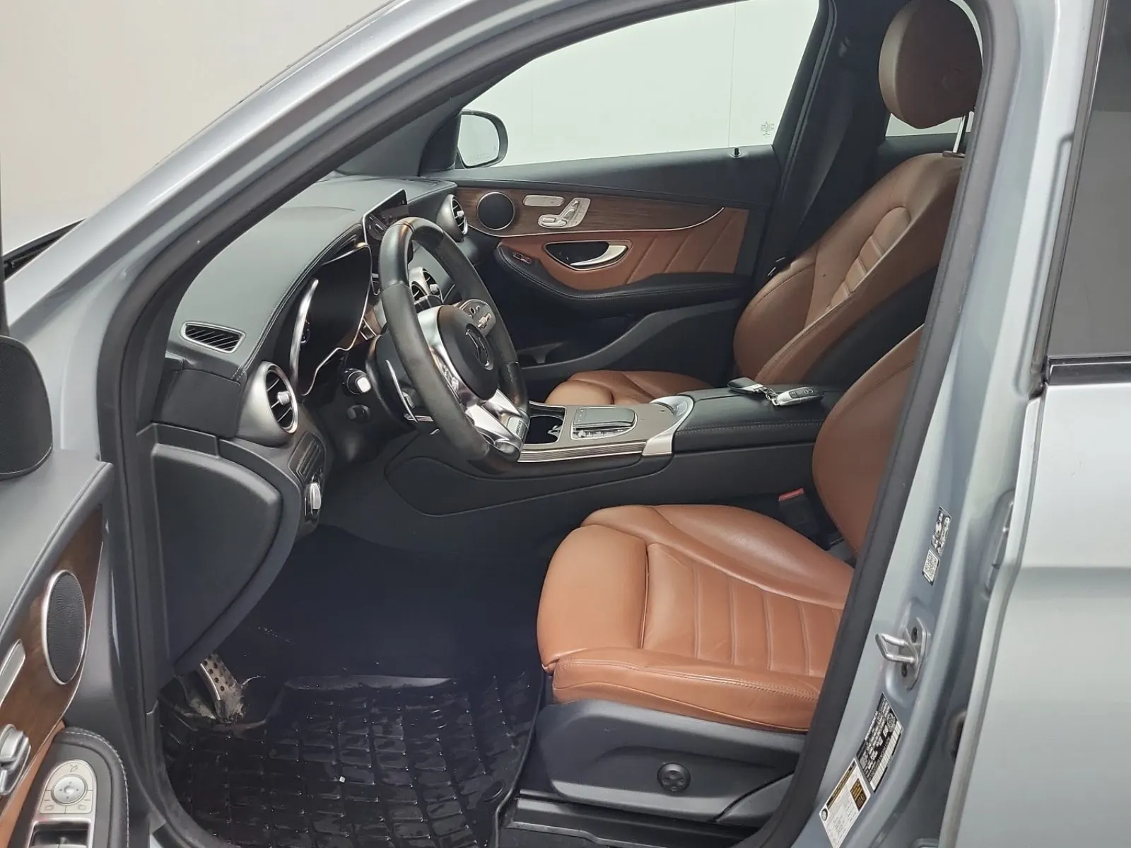 Front Interior Photo