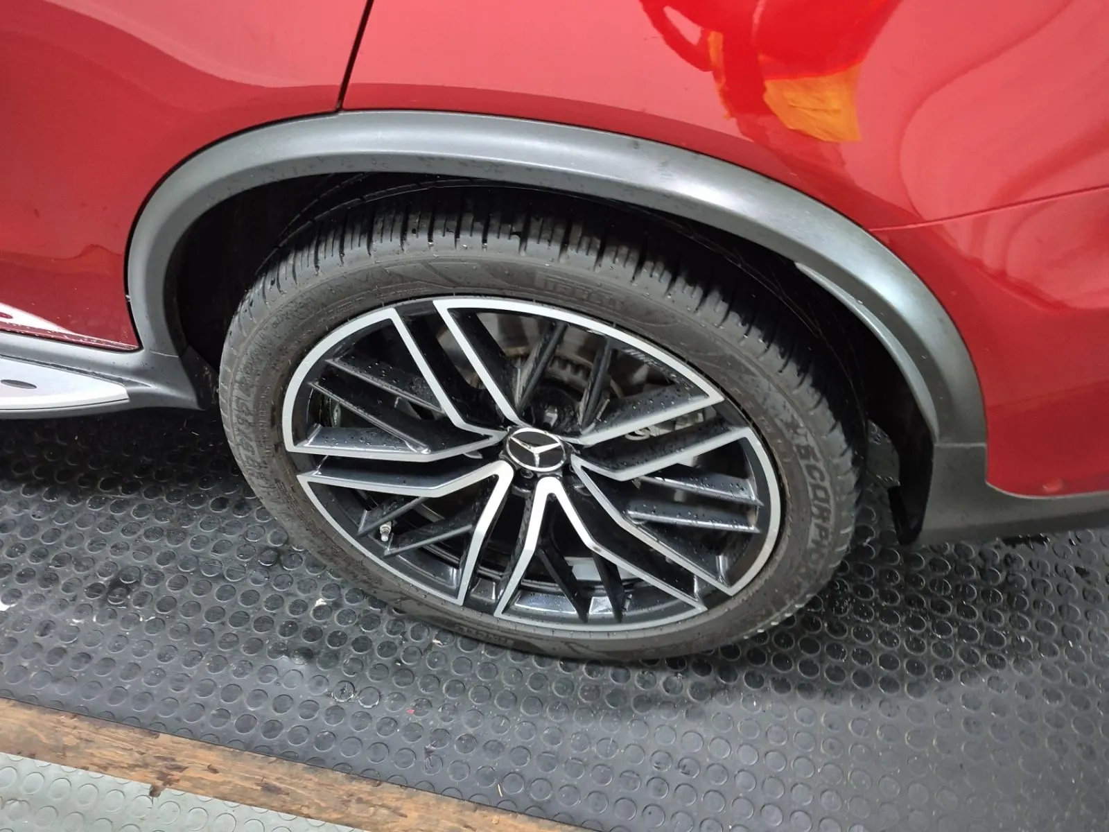 Left Rear Wheel/Tire Photo