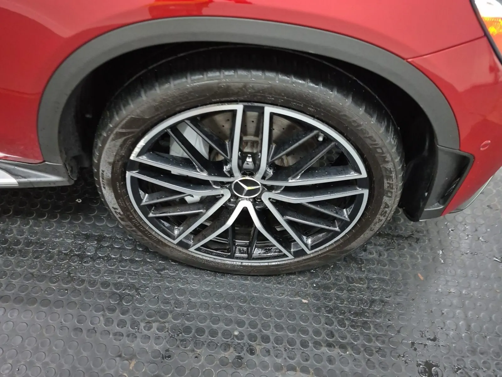 Right Front Wheel/Tire Photo