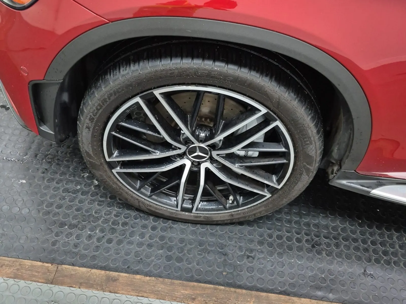 Front driver wheel/tire photo