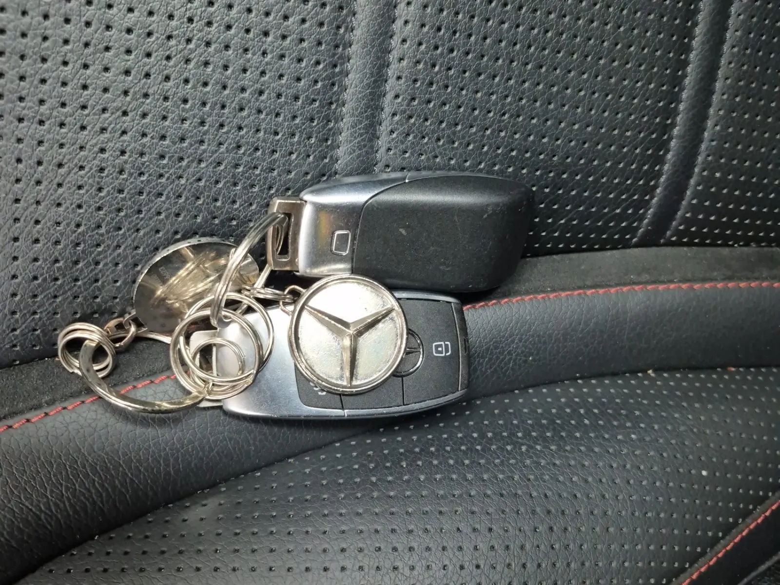 Keys/Fobs/Manual Photo