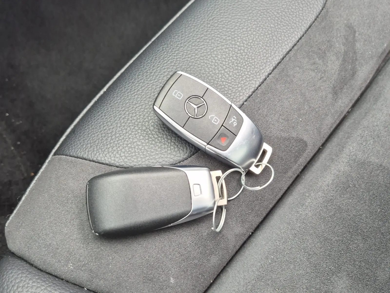 Keys/Fobs/Manual Photo