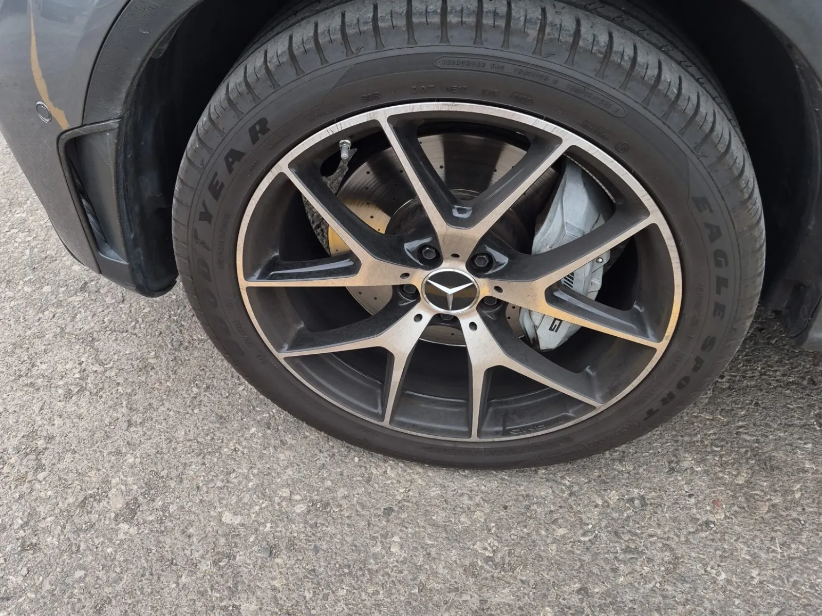 Front driver wheel/tire photo
