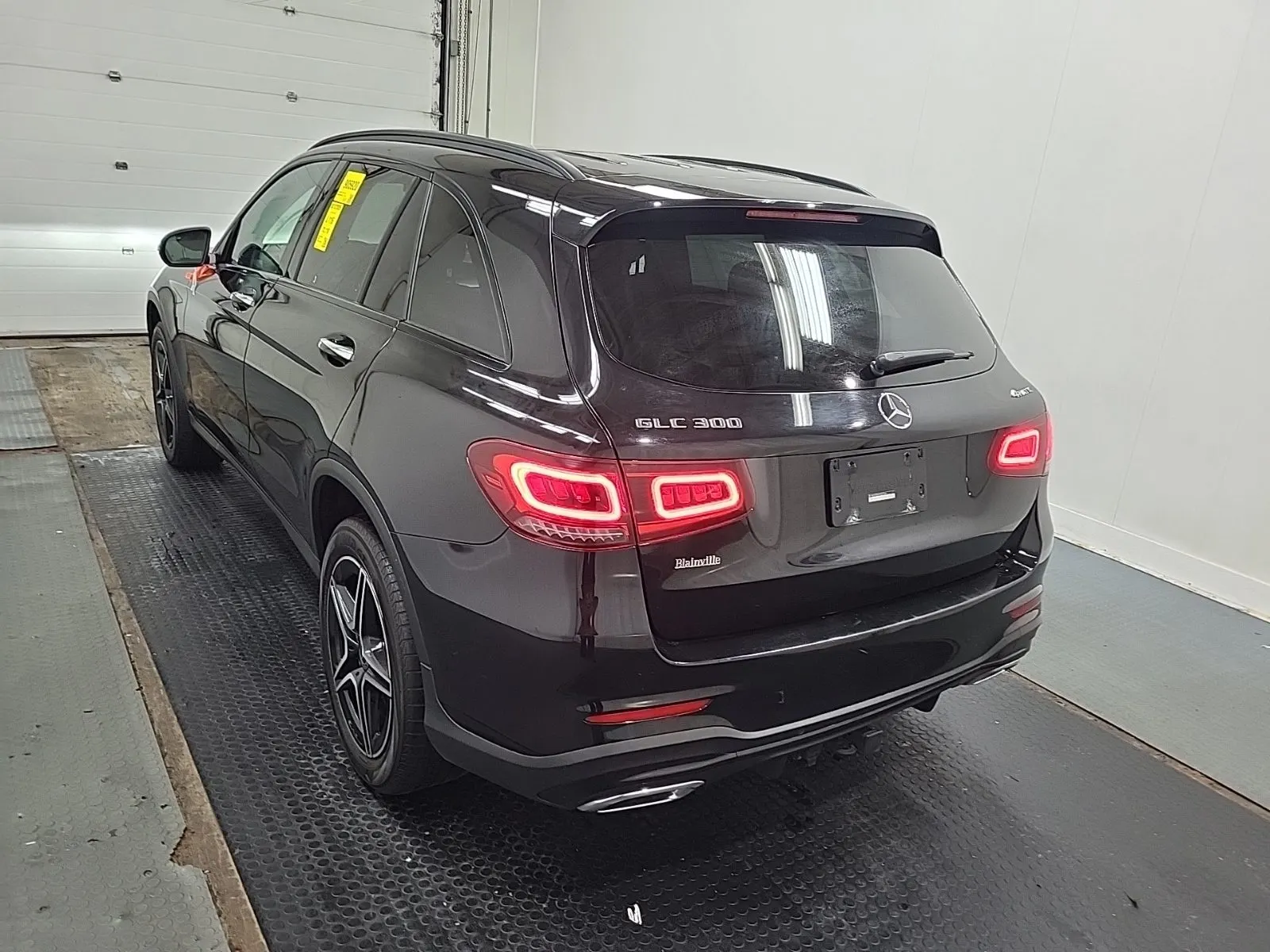 Driver Rear 3/4 Photo