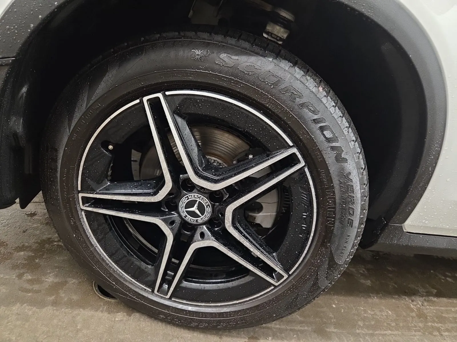 Front driver wheel/tire photo