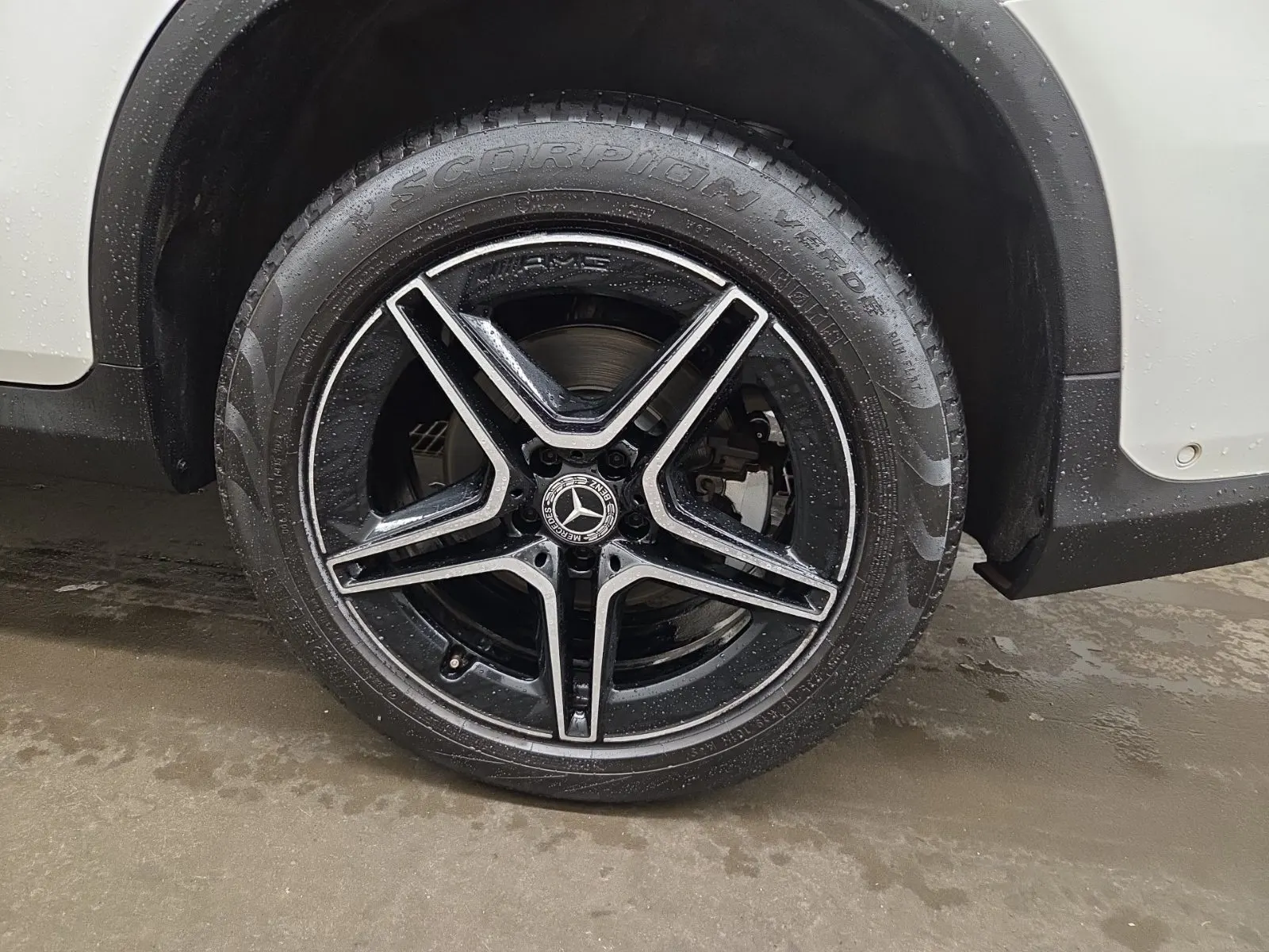 Left Rear Wheel/Tire Photo