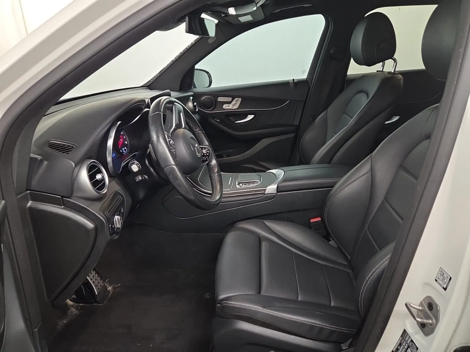 Front Interior Photo