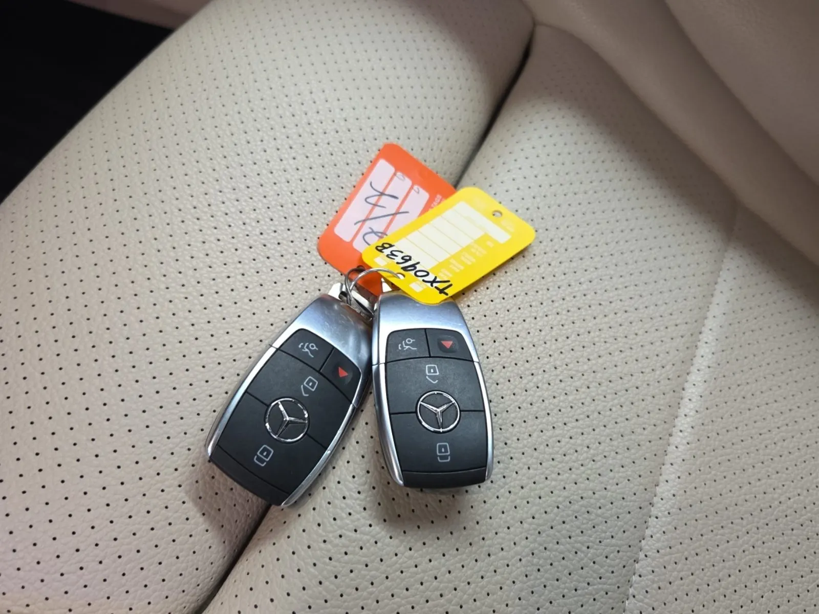 Keys/Fobs/Manual Photo