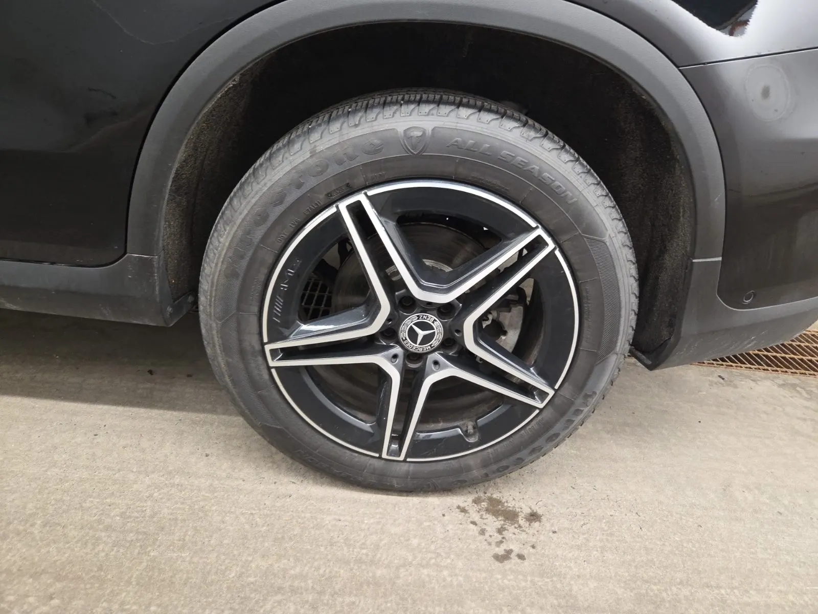 Left Rear Wheel/Tire Photo