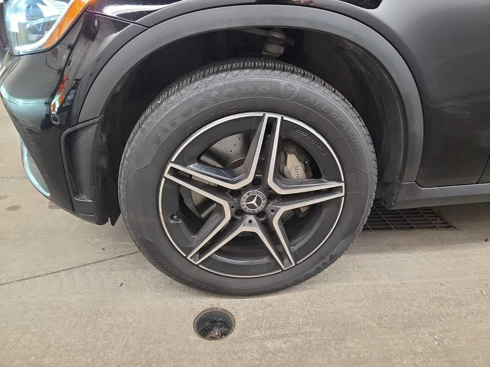 Front driver wheel/tire photo