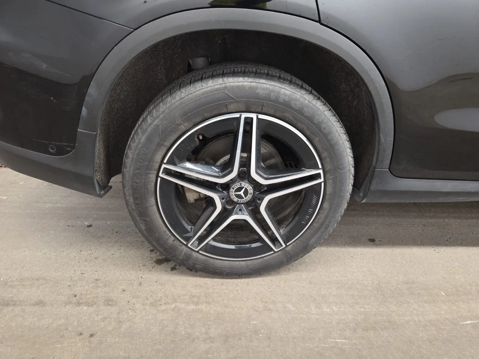 Right Rear Wheel/Tire Photo